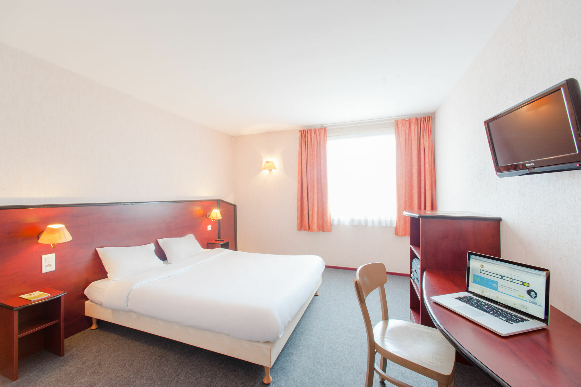 B&B HOTEL Orange - Échangeur A7 A9 Esterno foto