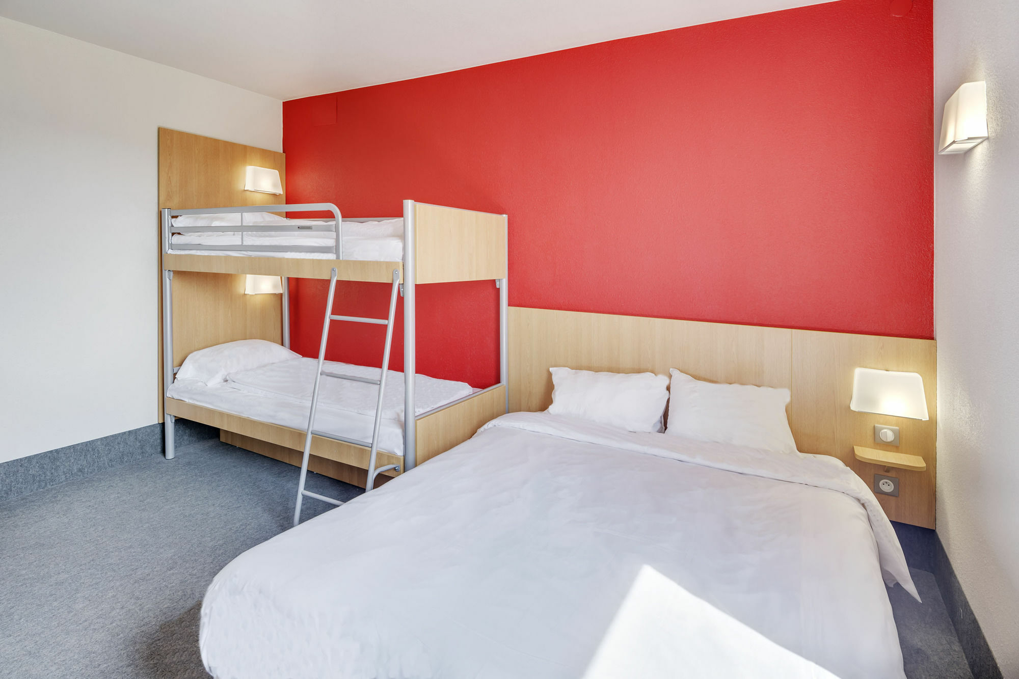 B&B HOTEL Orange - Échangeur A7 A9 Esterno foto